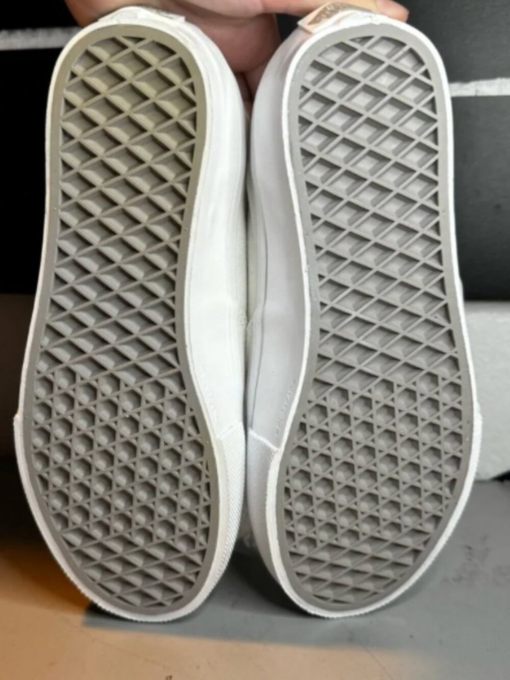 Vans - Picture 5 of 7